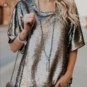 VICI SPOTLIGHT SEQUIN GOLD TOP
